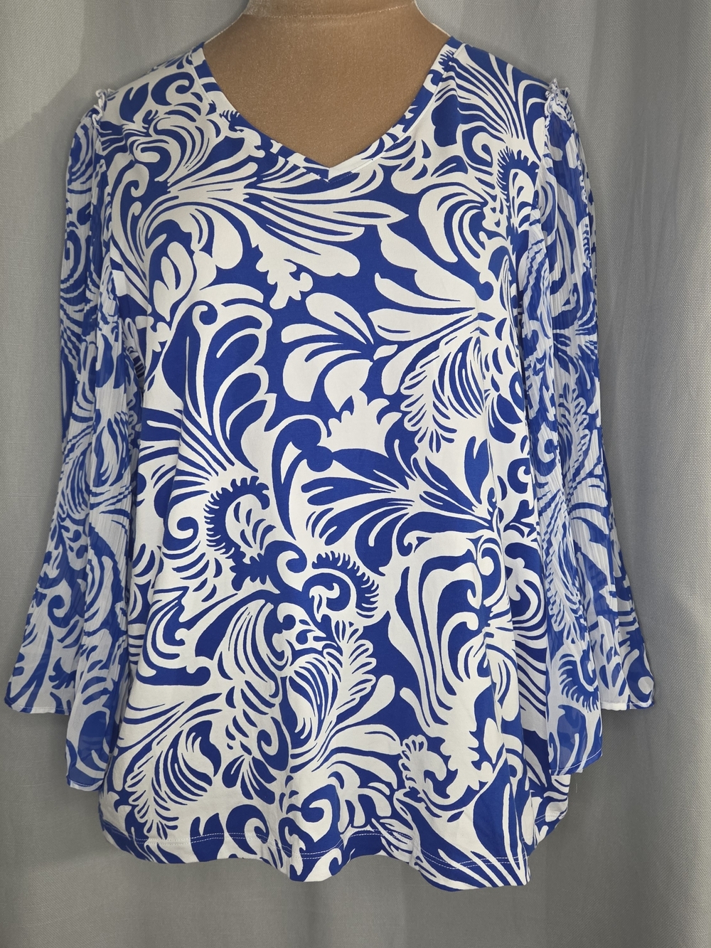 Chico's Blue & White V-Neck Floral Print Women's Top With Belle Sleeves Size XL